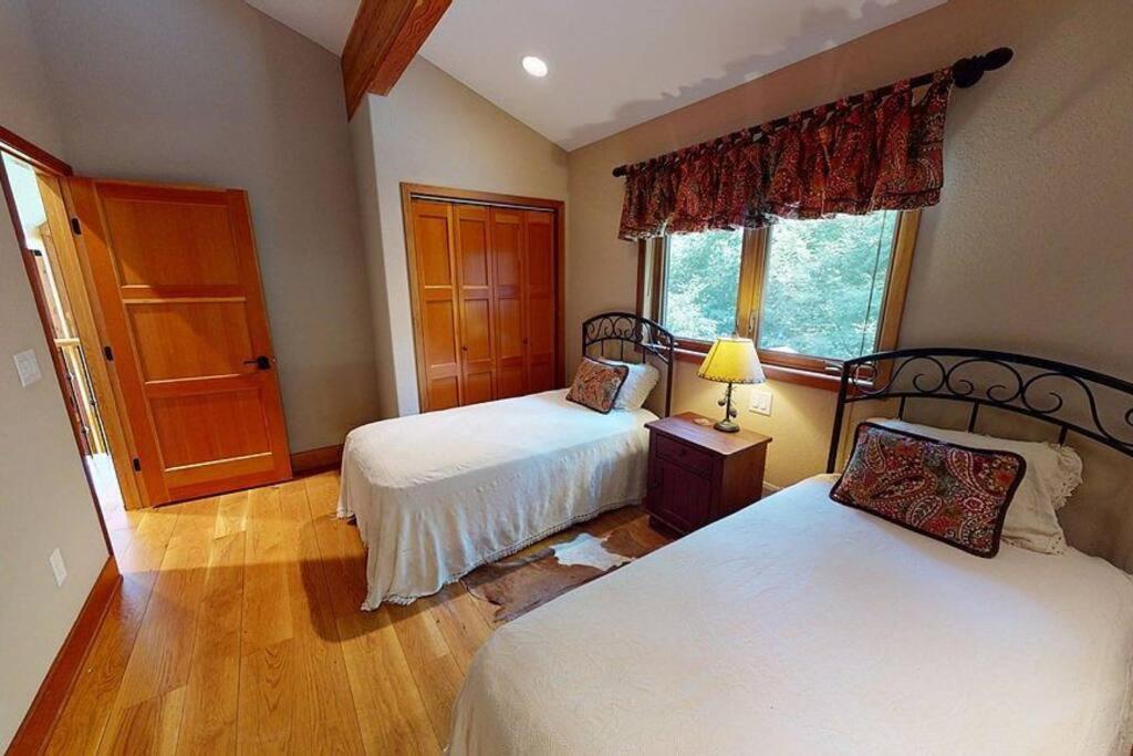 --Mountain Chalet Getaway With Breathtaking View Next To Tail Of Dragon-- Robbinsville Bagian luar foto