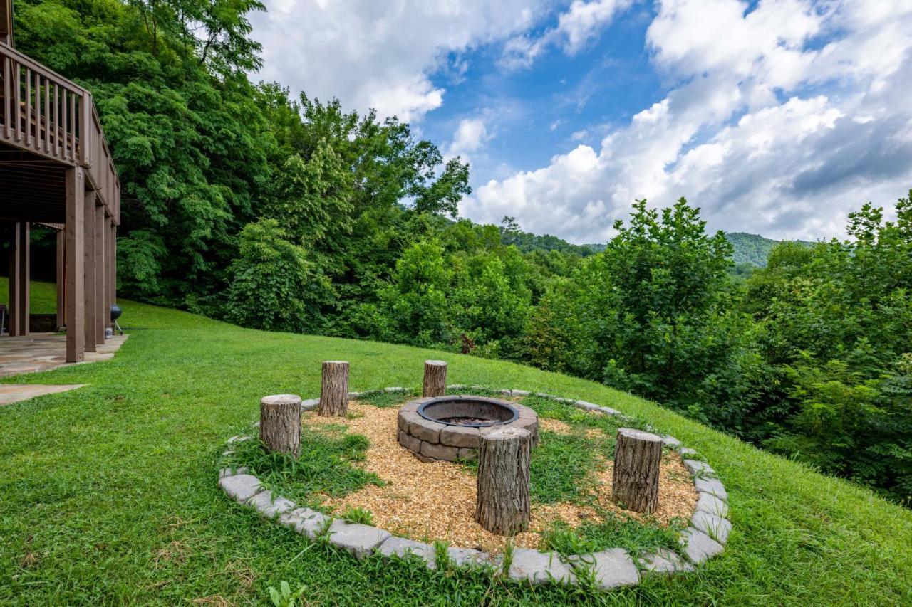 --Mountain Chalet Getaway With Breathtaking View Next To Tail Of Dragon-- Robbinsville Bagian luar foto